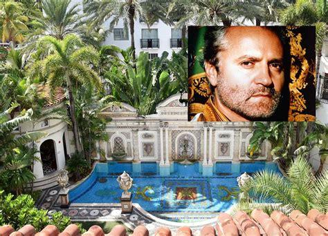 cadaveri nella casa di versace|Miami, trovati 2 cadaveri nella villa dove fu ucciso Gianni Versace .